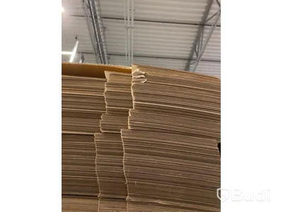 2 pallar med små kartonger i vitt "2 mobil vit" från KJ Papper, Ca 5200 kartonger per pall